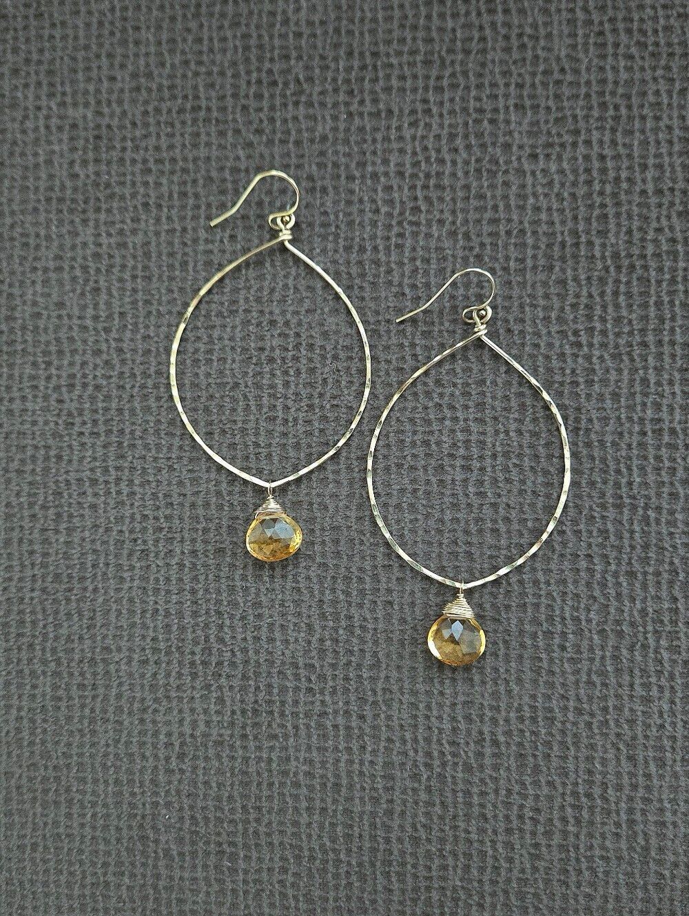 Hammered🔨 Gold💛 Open Ellipse Earrings With Dangling Citrine🧡 - NWOT